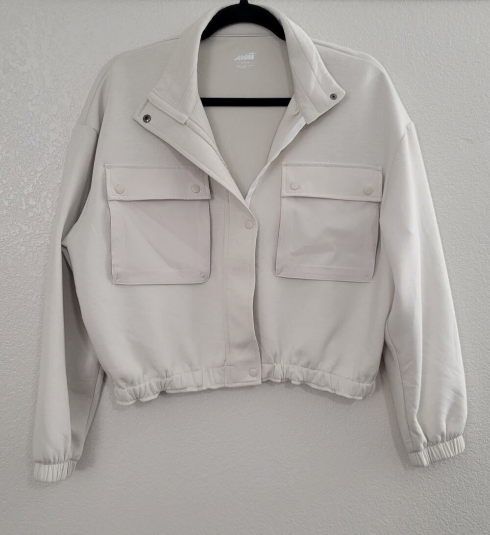 Avia Women’s M 8-10 Cropped Utility Jacket Cream Snap Front Stretch Athleisure